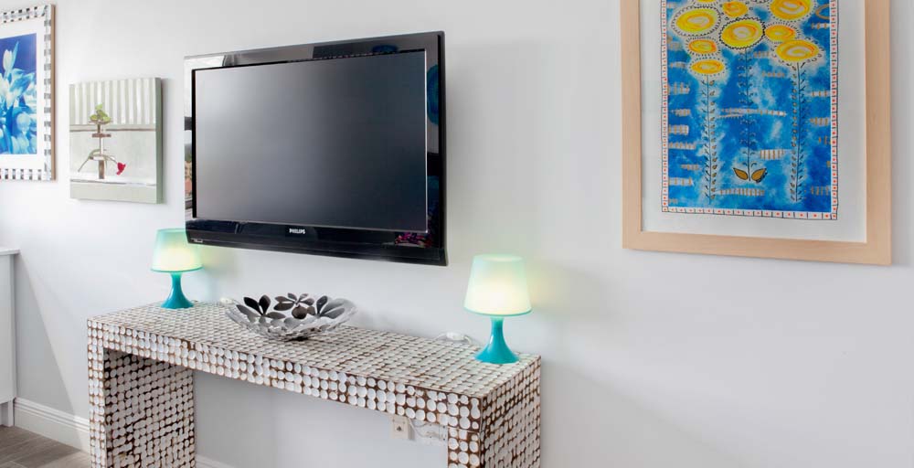 Minimalist Lifestyle - Get rid of the bedroom TV.