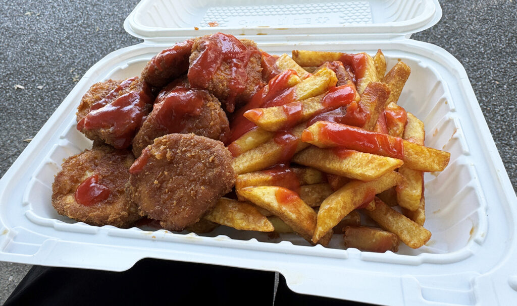 For a quick bite, I grabbed some chicken nuggets and fries from a stand at E 72nd St, 5th Avenue.